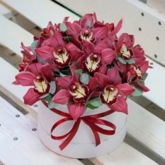 Коробка с орхидеями