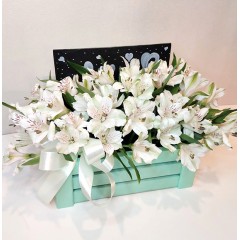 Box of flowers Scarlett